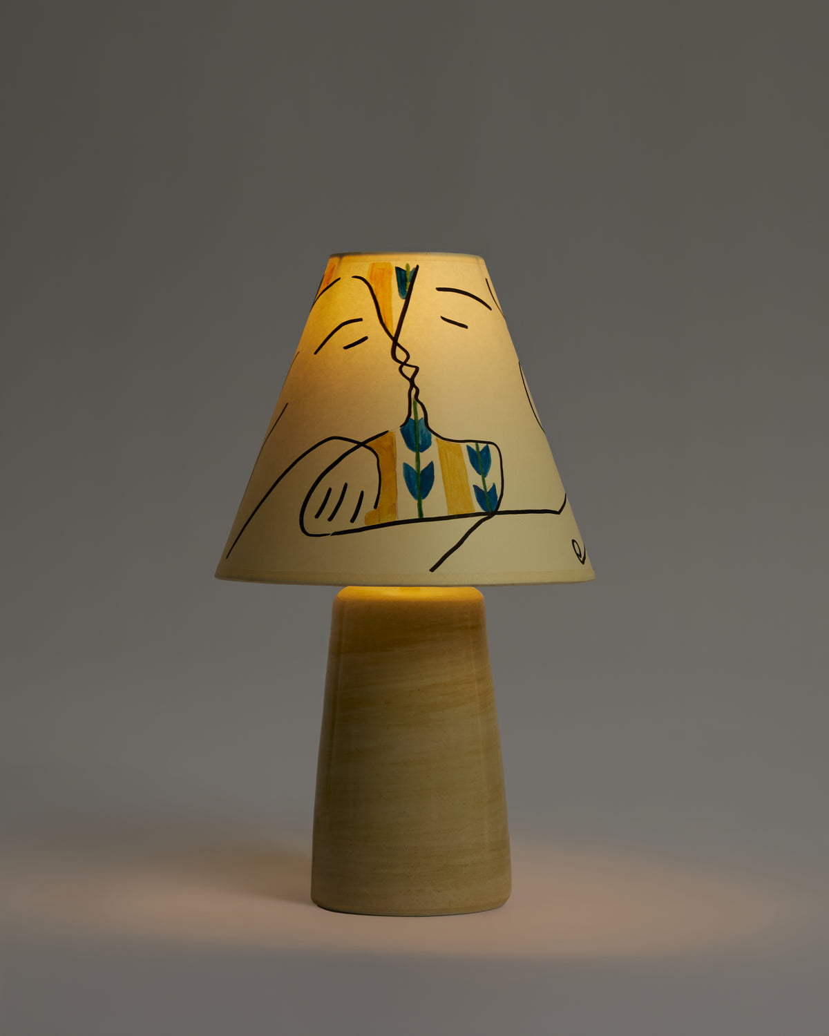 The Kiss Table Lamp